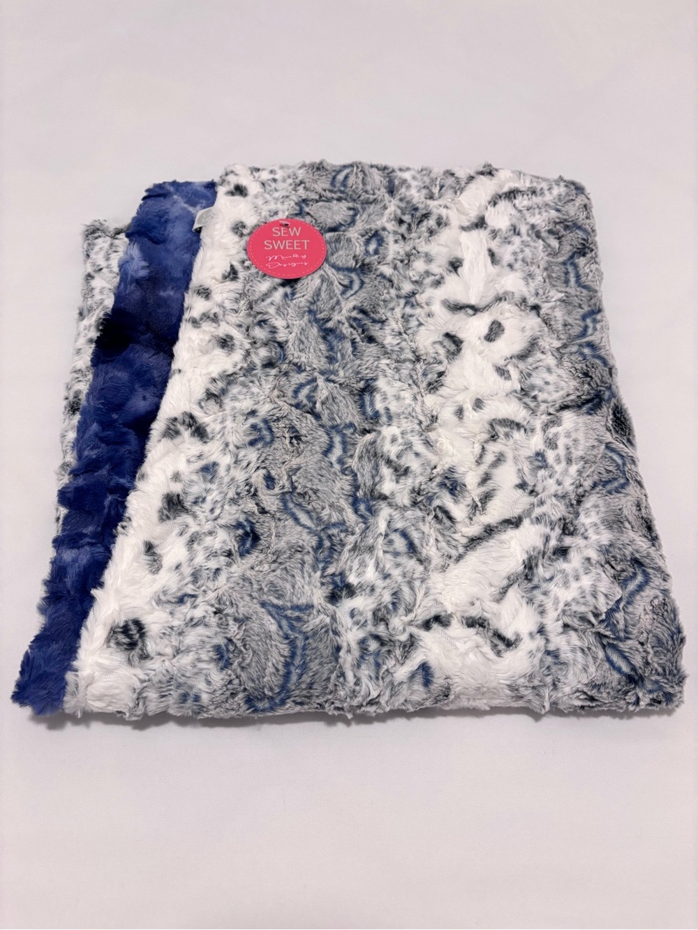 NWT Sew Sweet Minky Designs Blue White Small Baby Blanket Faux Fur Ultra Soft